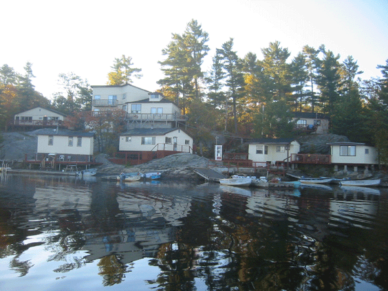 Moon Basin Marina Cottages